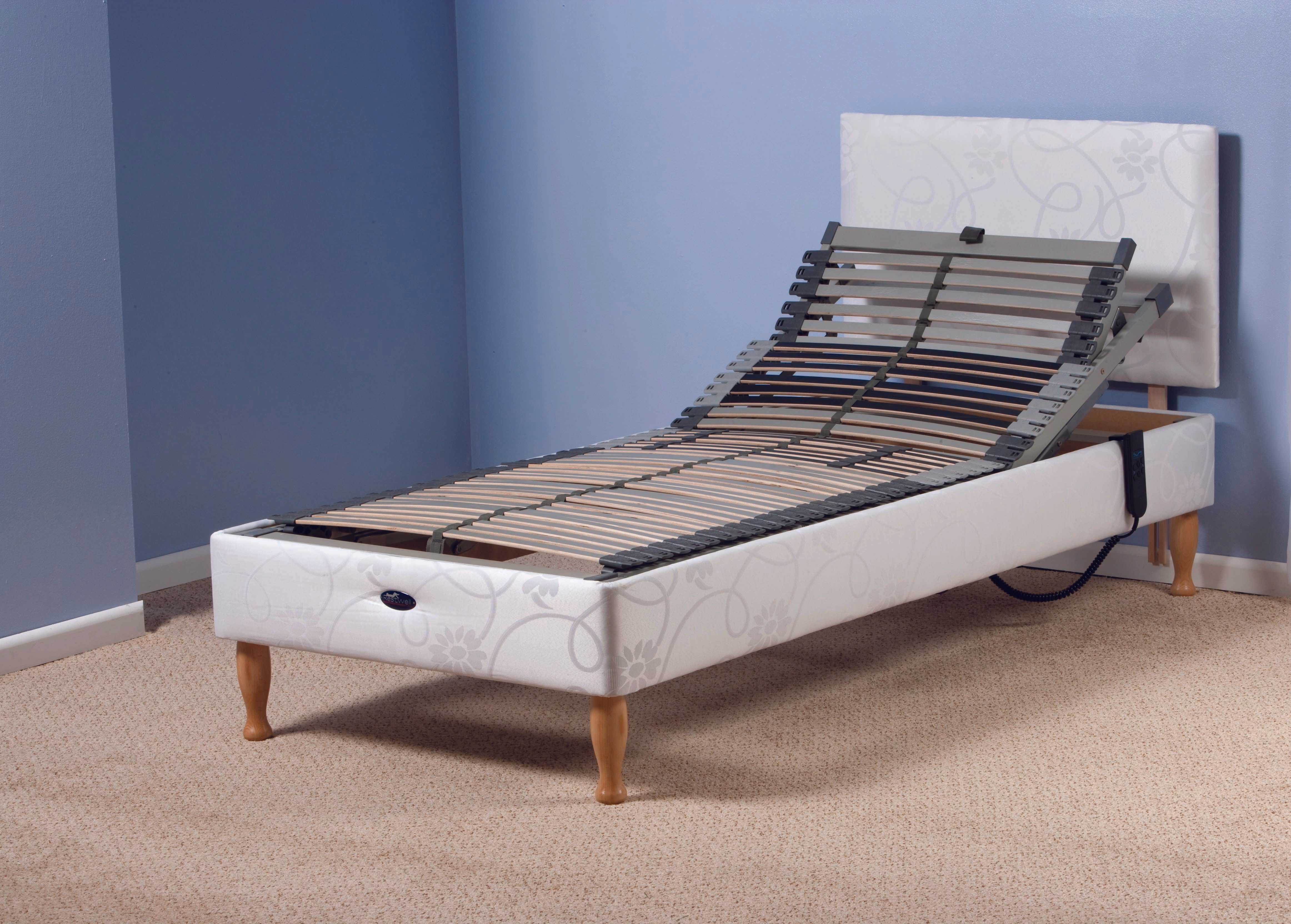 Drive DeVilbiss 4'6 Devon Electric Adjustable Bed